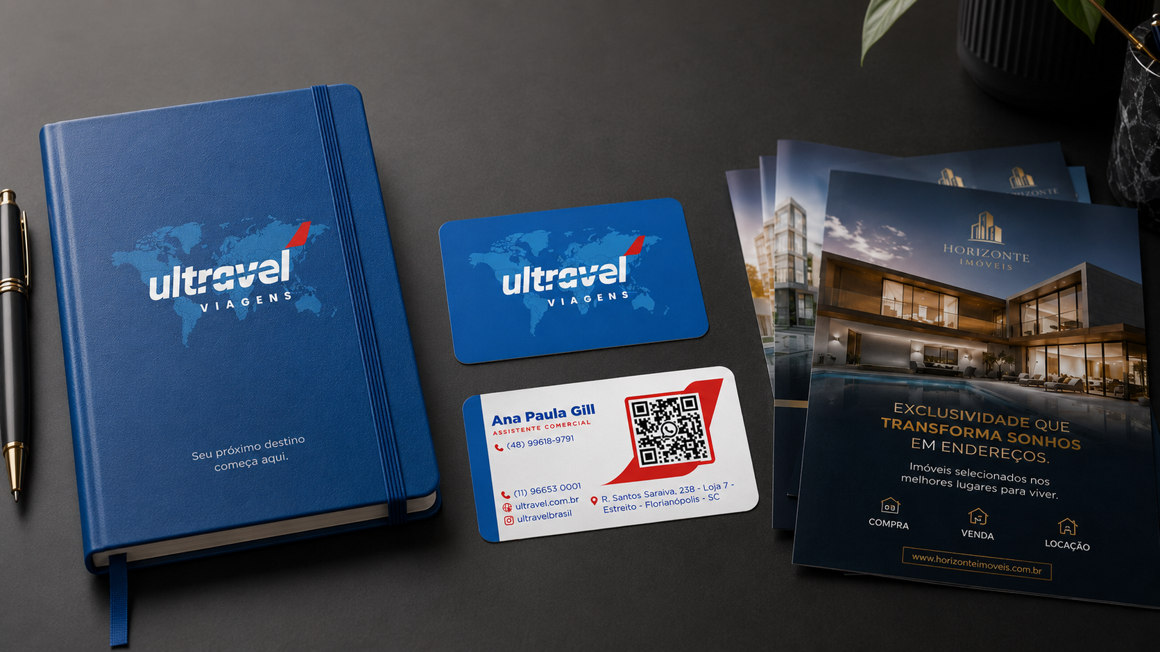 Materiais gráficos personalizados em mesa premium com agenda, cartões e folder corporativo